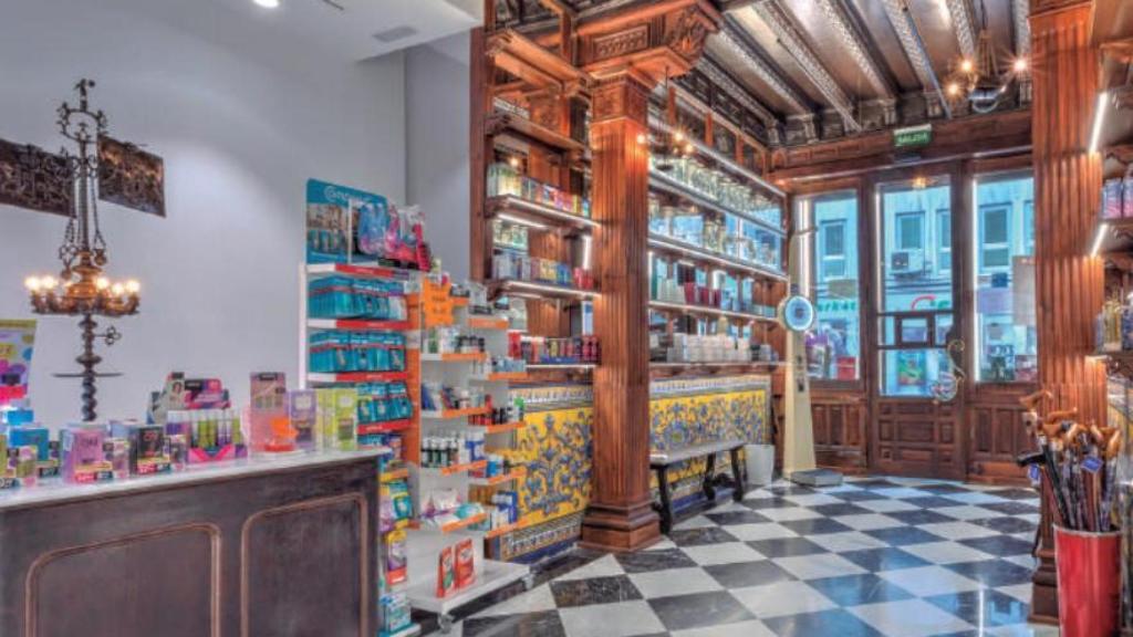 Antigua Farmacia Reina Madre de Madrid.