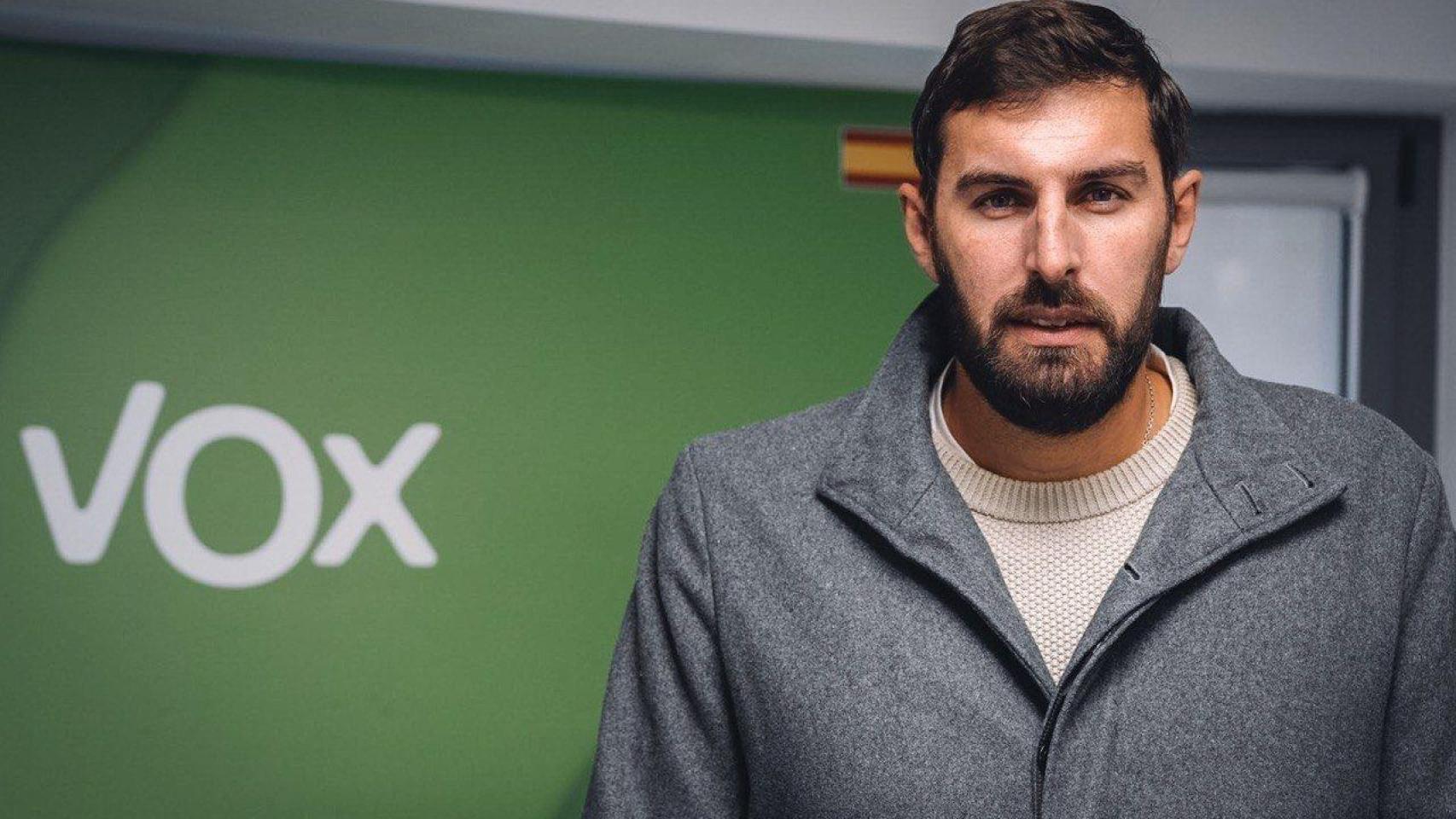 Imagen de archivo de Antelo, posando en la sede de Vox en Murcia el pasado mes de diciembre de 2024.