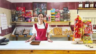 Ana Valentin en su tienda de Pozaldez