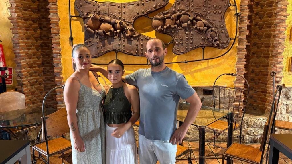 Laura, su hija e Iván