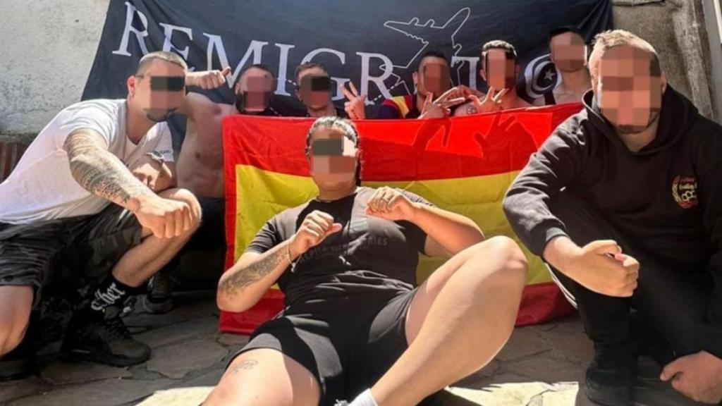 'Deport Them Now', el grupo que impulsa la 'caza' y expulsión de inmigrantes de Europa desde Mataró, donde ha caído su líder