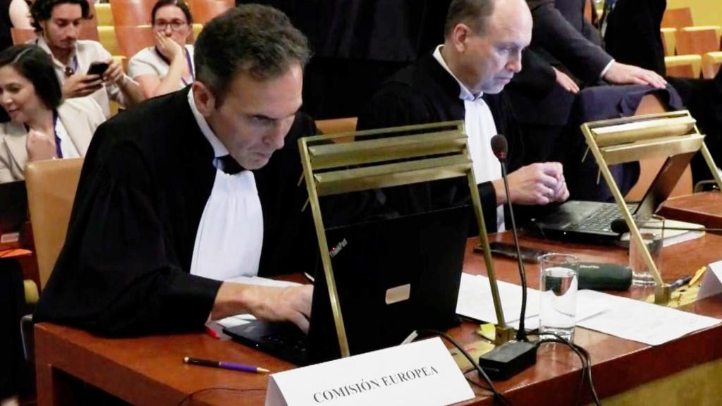 El representante legal del Ejecutivo comunitario, Carlos Urraca Caviedes, este martes en el TJUE, en Luxemburgo.
