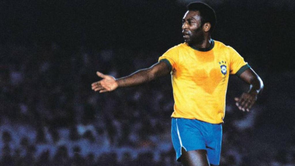 Pelé, durante un partido con Brasil.