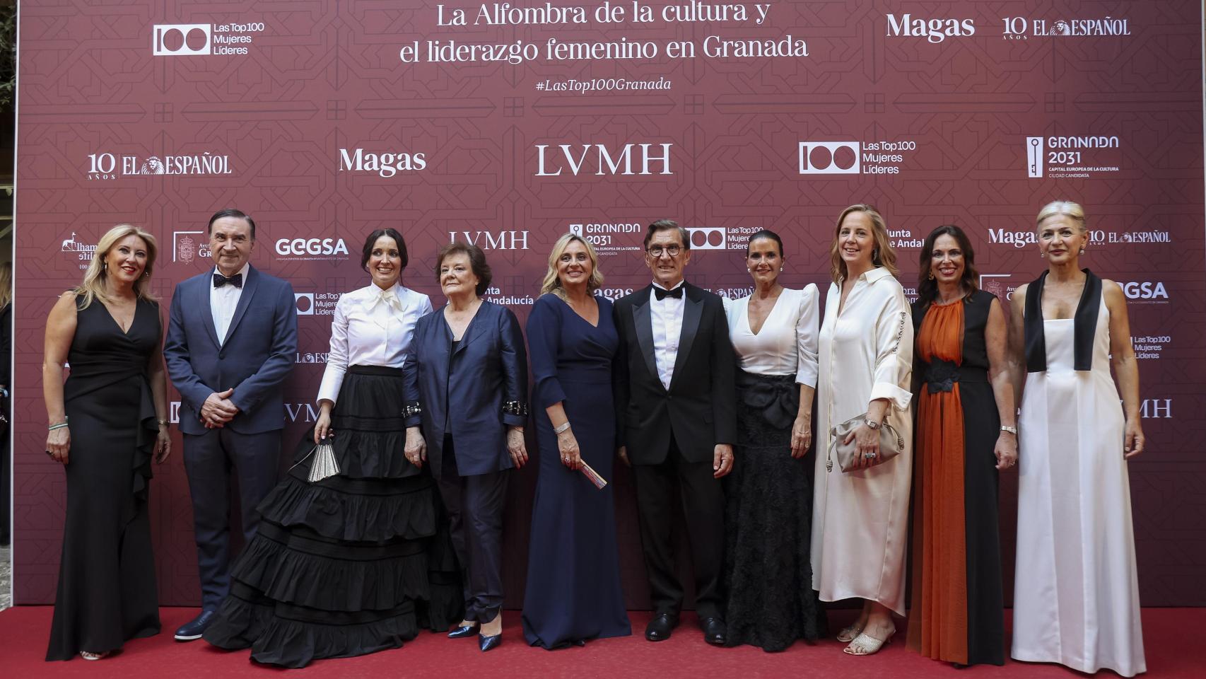 Carolina España, consejera de Economía Hacienda t Fondos Europeos de la Junta de Andalucía; Pedro J. Ramírez, presidente de EL ESPAÑOL; Cruz Sánchez de Lara, vicepresidenta ejecutiva de EL ESPAÑOL; Enriqueta Chicano, presidenta del Tribunal de Cuentas; Marifrán Carazo, alcaldesa de Granada; Juan Pedro Abeniacar, CEO e LVMH Iberia; Carmen Salamero, directora de RRHH de LVMH Beauty Iberia; Sheila Loewe, presidenta de la Fundación Loewe; Rocío Díaz Jiménez, consejera de Fomento de la Junta de Andalucía y Patricia del Pozo, consejera de Cultura y Deporte de la Junta de Andalucía.