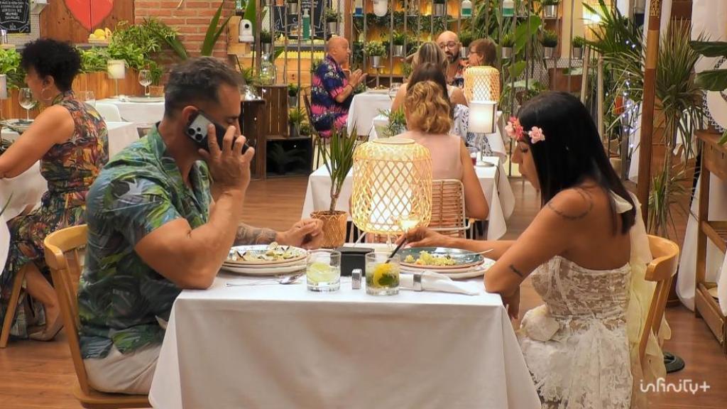 Momento de la cita entre Javi y Carmen, en 'First Dates'