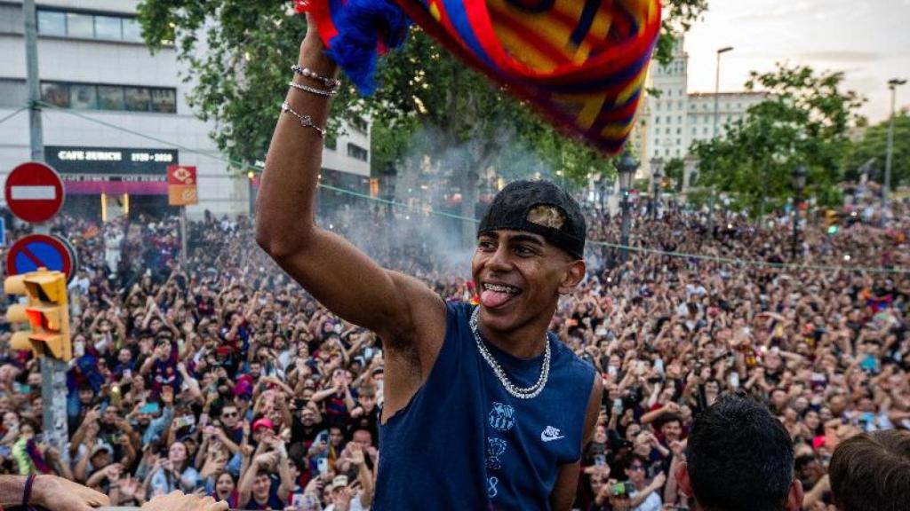 Lamine Yamal, en la rúa del Barça tras ganar La Liga