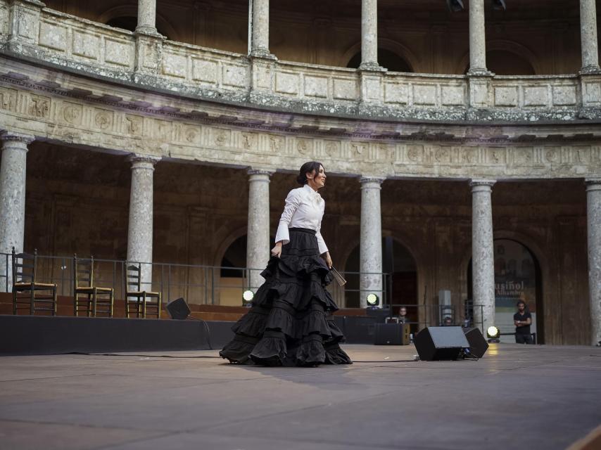 Cruz Sánchez de Lara, vicepresidenta de EL ESPAÑOL, en el escenario durante la gala.