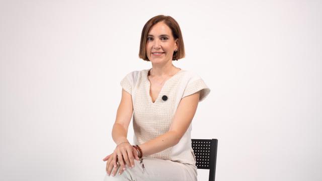 Boticaria García posa durante la grabación del clip.