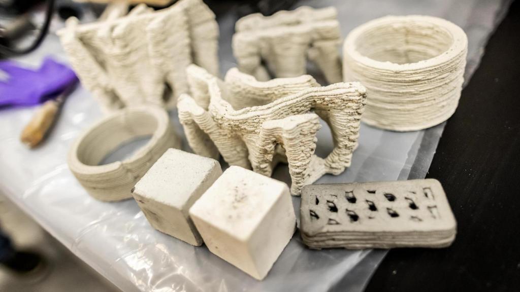 Varios bloques del hormigón impreso en 3D.
