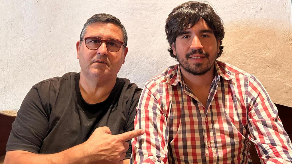 José Álvarez, dueño de La Suiza junto a su hijo Pablo.