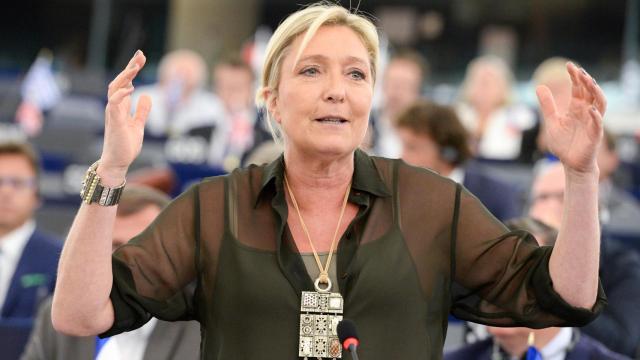 La presidenta de Agrupación Nacional, Marine Le Pen, durante una intervención en la Eurocámara
