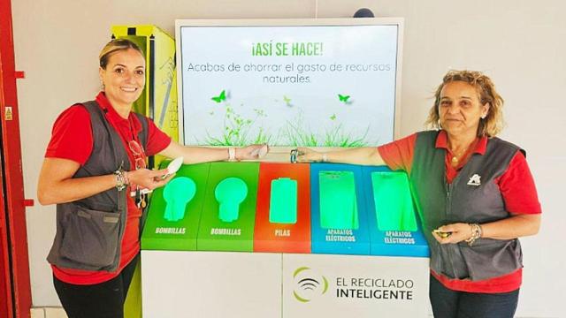 Contenedores inteligentes instalados en las tiendas de Alcampo