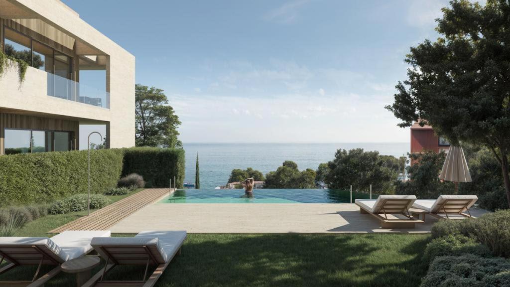 Piscina de una de las viviendas proyectadas.