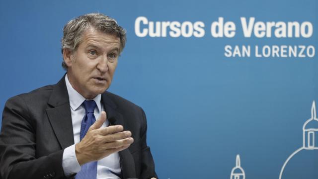 El presidente del PP, Alberto Núñez Feijóo, interviene durante los cursos de verano del CEU este miércoles.