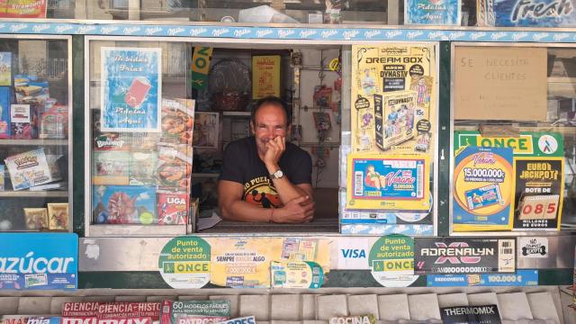 Vicente Iborra, gerente del quiosco de Plaza San Antonio en Alicante