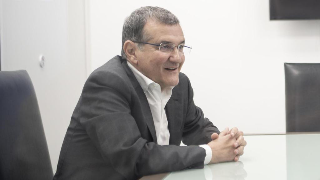 El presidente de Ametic, Francisco Hortigüela, en la redacción de DISRUPTORES - EL ESPAÑOL.