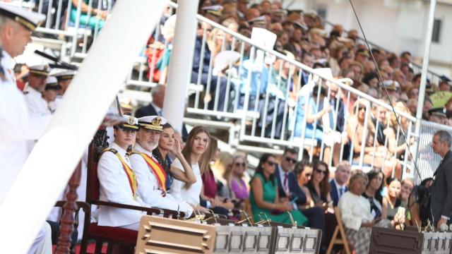 El rey Felipe VI otorga en Marín (Pontevedra) la Gran Cruz del Mérito Naval a la princesa Leonor