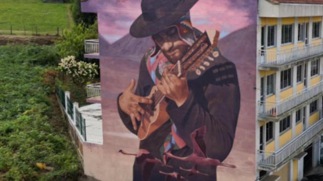 El Mejor Mural del Mundo por Street Art Cities: 'O charanguista andino', realizado por Cristóbal Persona en la 2ª edición del 'Perla Mural Fest'