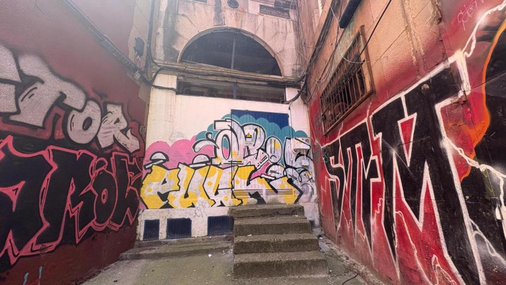 Acceso del callejón de los Caños.