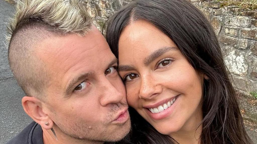 Cristina Pedroche y Dabiz Muñoz junto a una imagen del restaurante Lera