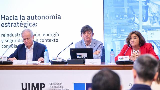 Presentación del curso 'Hacia la autonomía estratégica: reindustrialización, energía y seguridad en un contexto convulso', organizado por EDP y la Universidad Internacional Menéndez Pelayo en Santander.