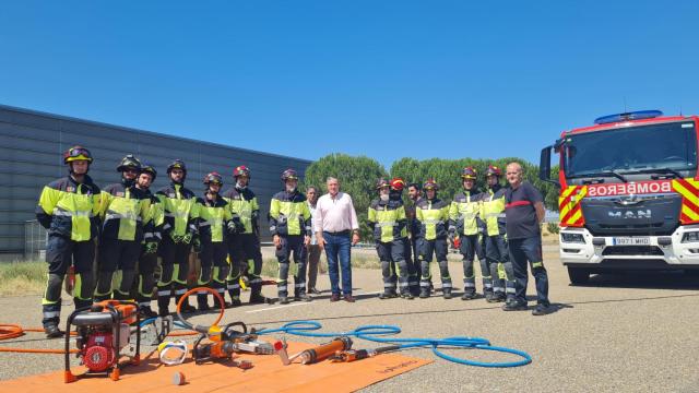 Visita de Javier Faúndez a la formación de bomberos en materia de rescate de accidentes