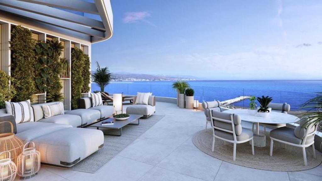 Terraza de uno de los áticos de Térmica Beach, en la Milla de Oro de Málaga.