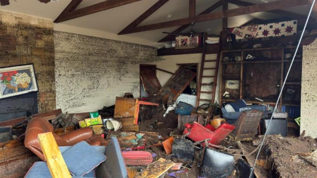 Una familia logró escapar de su hogar durante las inundaciones de Texas con una navaja