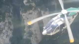 Momento del rescate del Greim al barranquista fallecido en el Pirineo aragonés