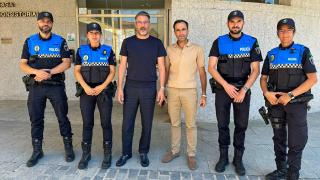 Agentes de la Policía Local de Villamayor, junto al alcalde Ángel Luis Peralvo, y el concejal de Seguridad Ciudadana, Salvador Ruano