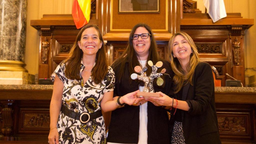 ALAS A Coruña recibe el II Premio Tomás Fábregas por su compromiso contra la LGTBIfobia