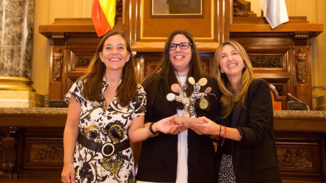ALAS A Coruña recibe el II Premio Tomás Fábregas por su compromiso contra la LGTBIfobia