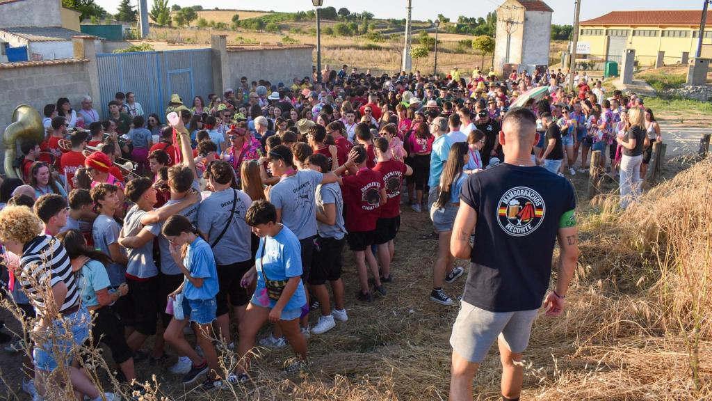 Las peñas llenan las calles de Cigales