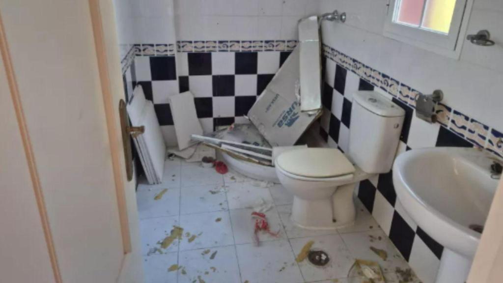 Imagen de la vivienda por dentro, tras el desalojo de los okupas.