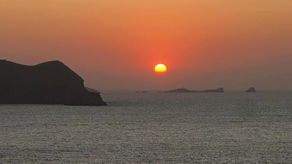 El sol se pone frente a la terraza de Nela.