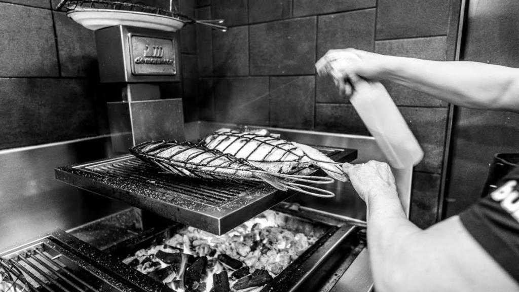 La hidratación del pescado es muy importante antes, durante y después de pasar por la parrilla.