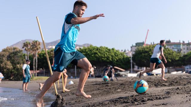Las imágenes del entrenamiento del Málaga CF en la playa