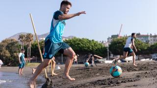 Las imágenes del entrenamiento del Málaga CF en la playa