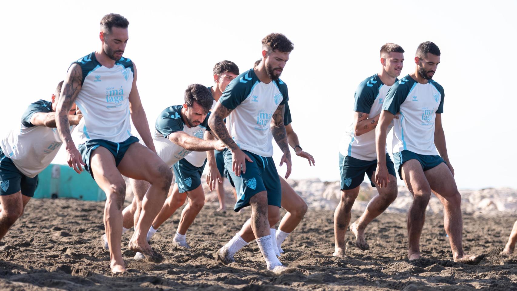 Las imágenes del entrenamiento del Málaga CF en la playa