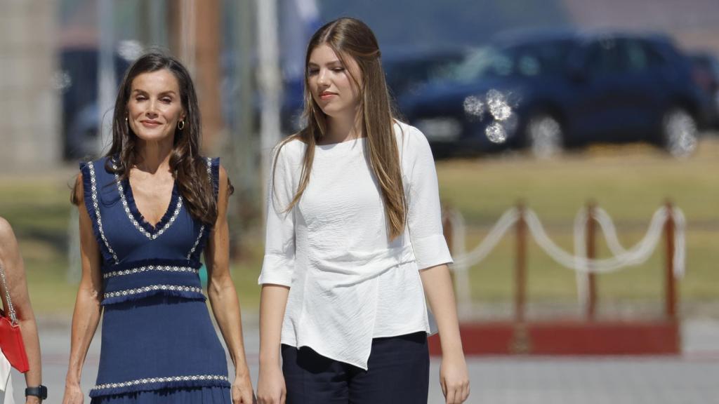 La Reina y la infanta Sofía, en Marín.