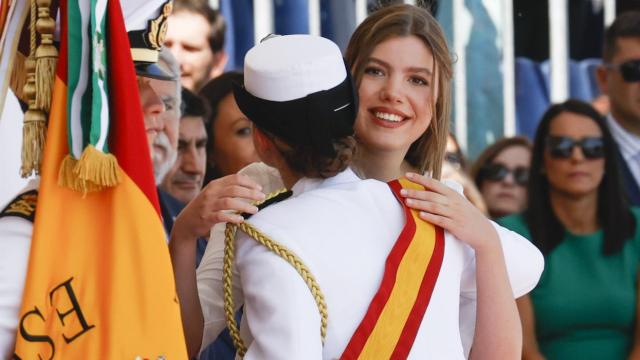 Las hijas de los Reyes, durante el acto castrense.