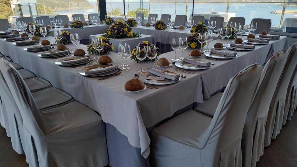 Espacios para eventos privados con vistas al mar.