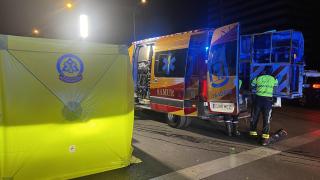 Samur asistiendo a un motorista tras un accidente.