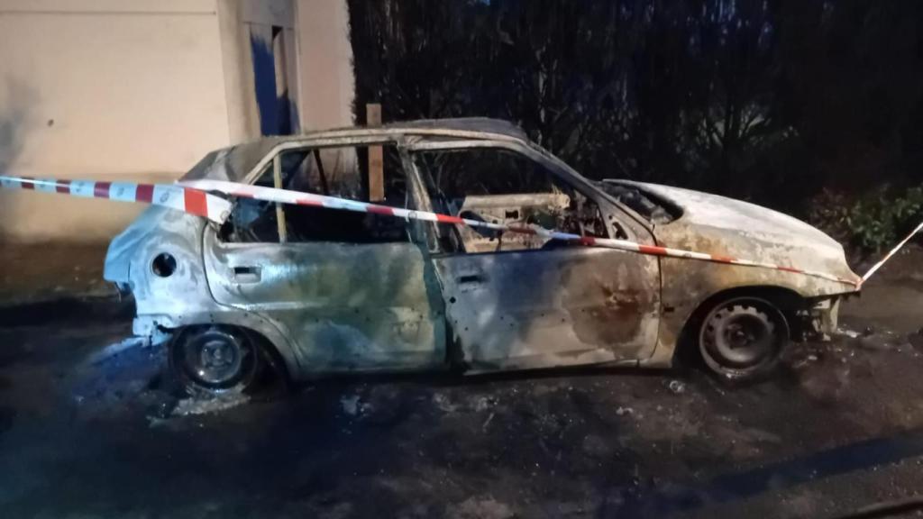 Arde un coche en Castenda de Parada, en Ordes (A Coruña)