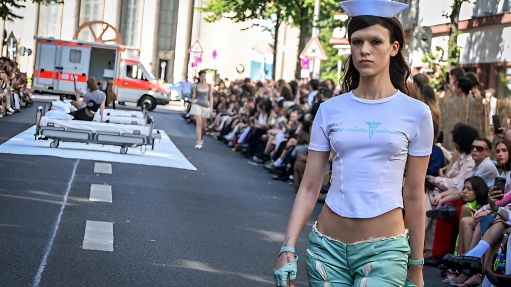 Silueta del desfile primavera-verano 2026 de Clara Colette Miramon.