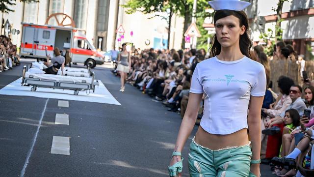 Silueta del desfile primavera-verano 2026 de Clara Colette Miramon.