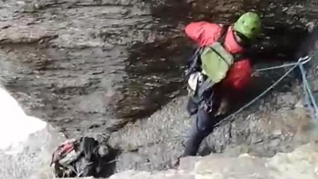 Imágenes del delito cometido por cortar clavijas de seguridad en el Parque Nacional de Ordesa y Monte Perdido