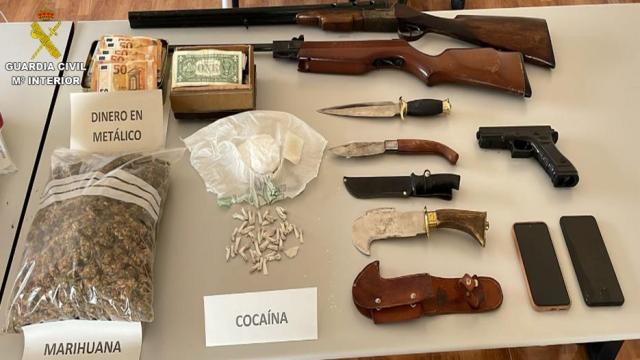 Efectos interceptados durante los registros. Foto: Guardia Civil.