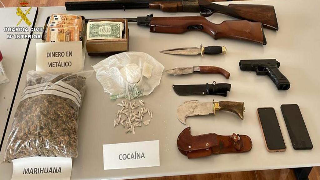 Efectos interceptados durante los registros. Foto: Guardia Civil.