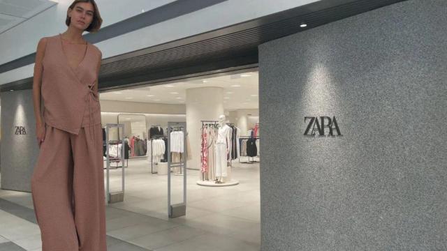 Montaje de la tienda junto con la prenda.